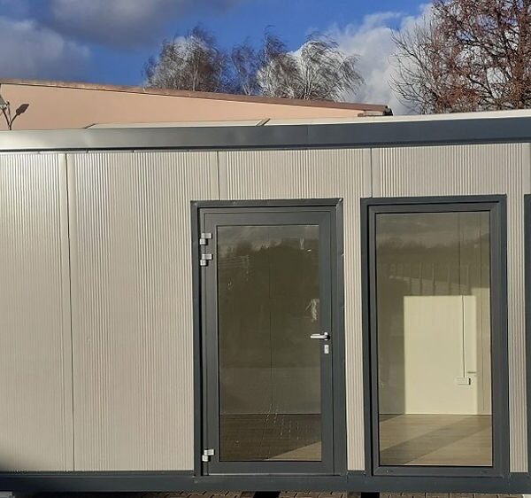 Gewerbemodul 18 m² mit Glasfront & WC